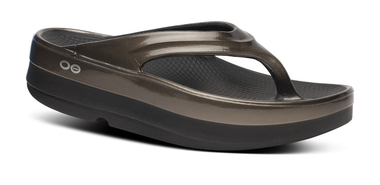 Women's OOmega Luxe Sandal - Titanium Mirror